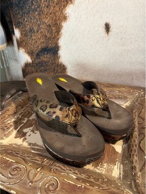 Volatile Leopard Print Wedge Flip Flops Size 9
